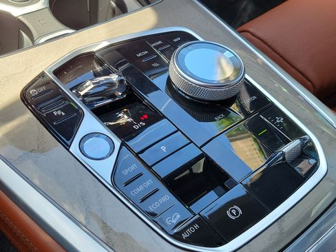 Used 2024 BMW X7 M60i w/ Executive Package image 32