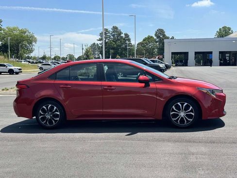 Used 2021 Toyota Corolla LE FWD image 26