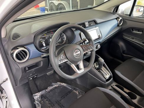 Used 2025 Nissan Versa SV image 30