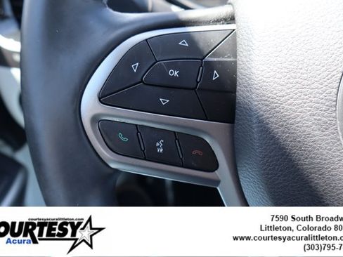 Used 2019 Jeep Cherokee Limited w/ Luxury Group AWD/4WD image 11