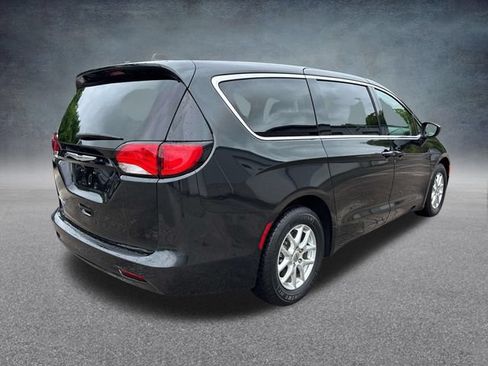 Used 2023 Chrysler Voyager LX FWD image 7