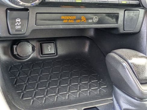 Used 2022 Toyota RAV4 LE image 17