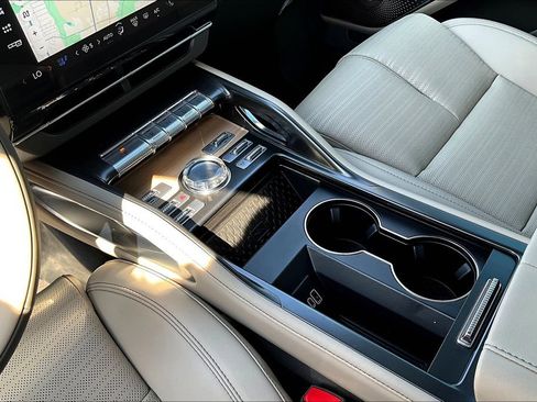 New 2025 Lincoln Nautilus Reserve image 8