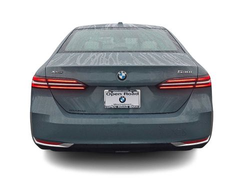 Used 2025 BMW 530i xDrive w/ Premium Package image 5