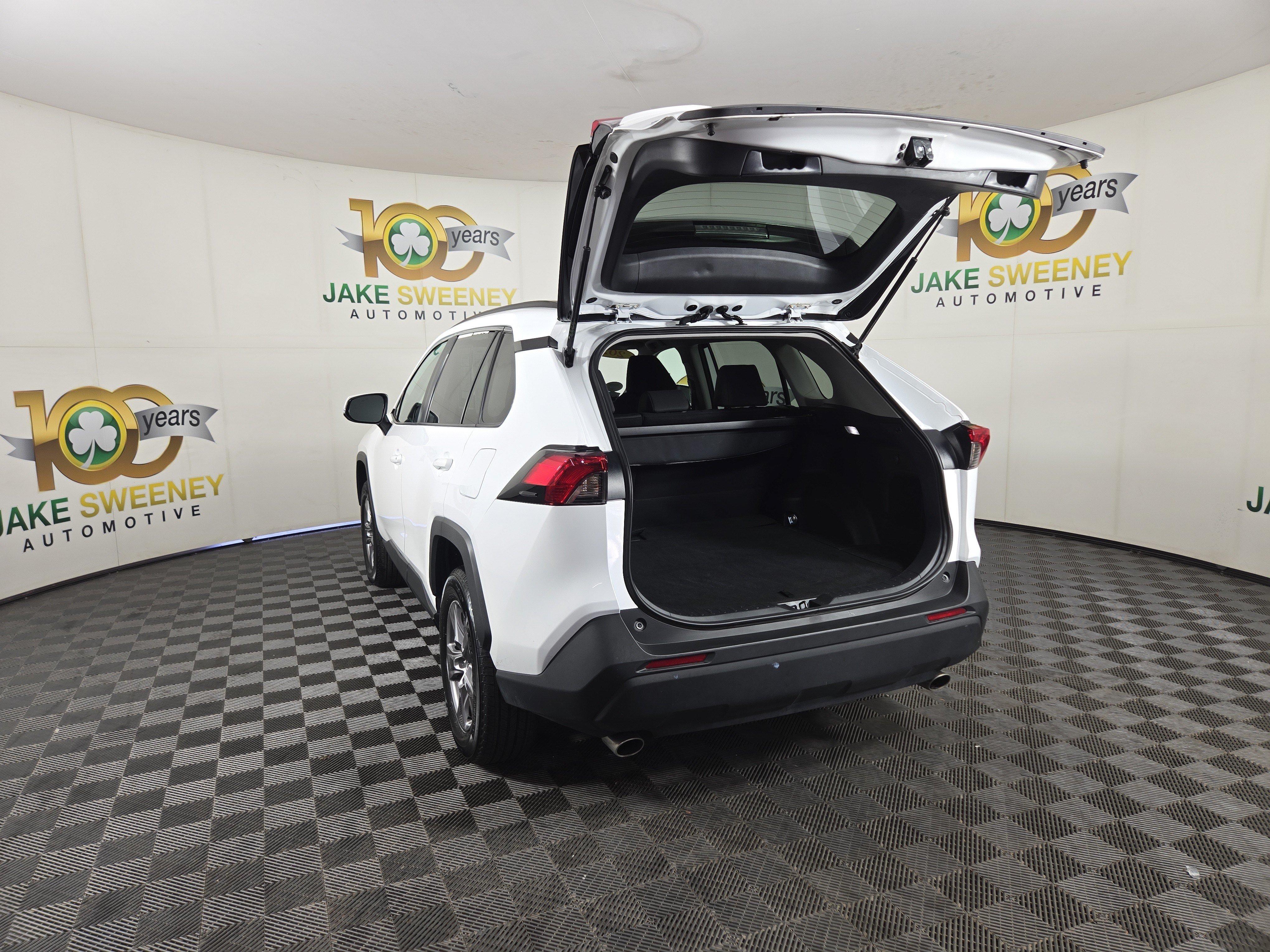 Used 2025 Toyota RAV4 XLE AWD/4WD image 30