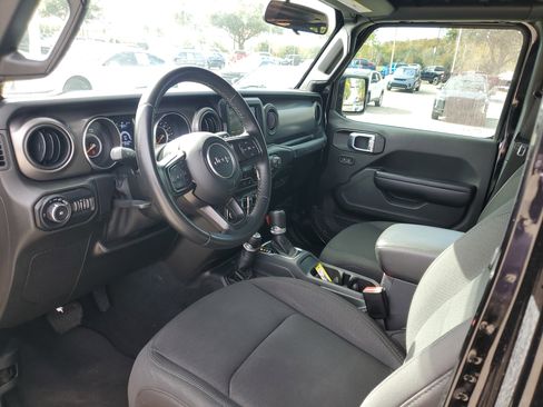 Used 2022 Jeep Wrangler Unlimited Sport image 11