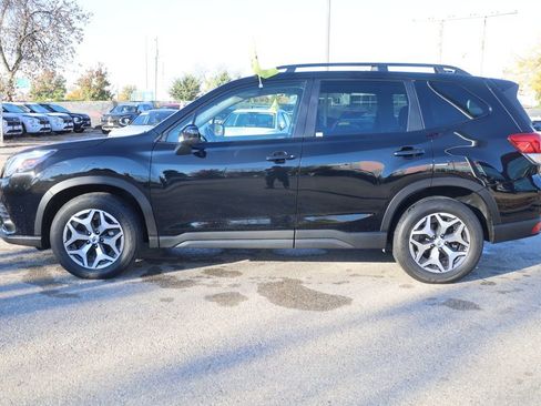 Used 2023 Subaru Forester Premium image 5