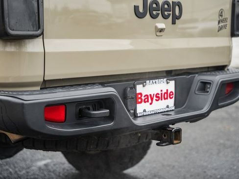 Used 2022 Jeep Gladiator Willys image 9