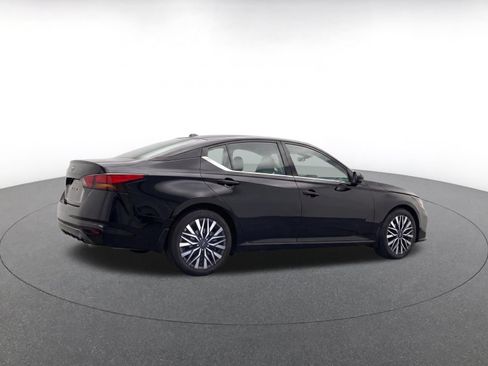Used 2026 Nissan Altima 2.5 SV FWD image 7