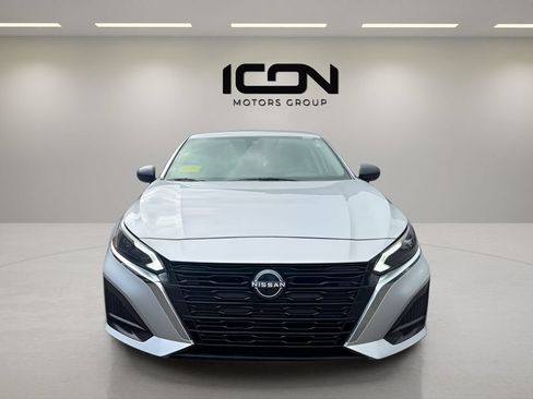 Used 2024 Nissan Altima 2.5 SV FWD image 8
