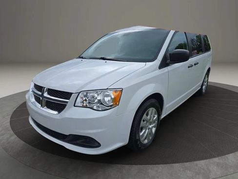 Used 2020 Dodge Grand Caravan SE w/ UConnect Hands-Free Group FWD image 1