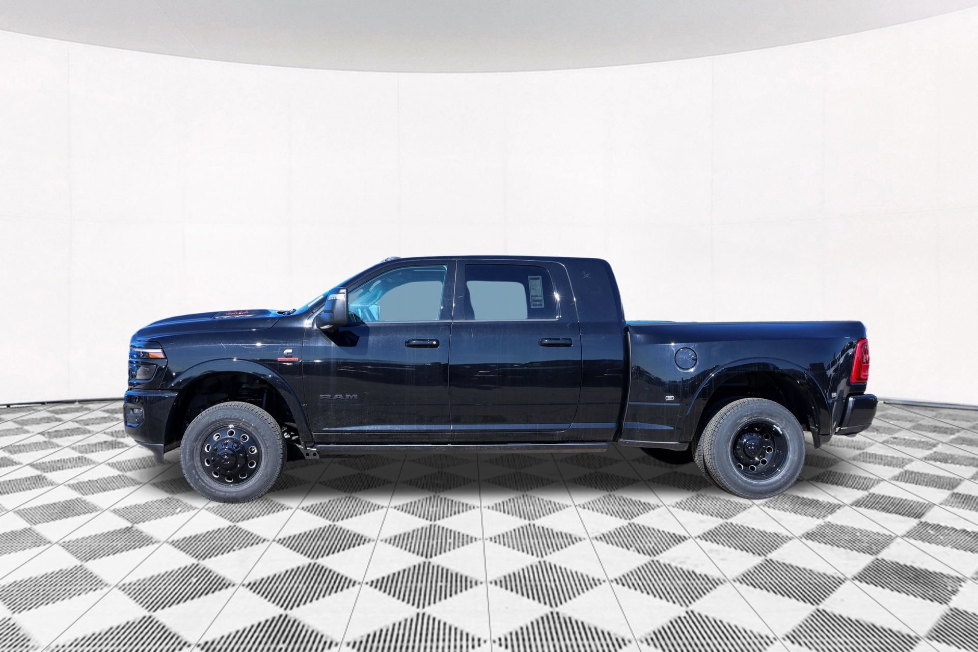 New 2026 RAM 3500 Laramie AWD/4WD image 9