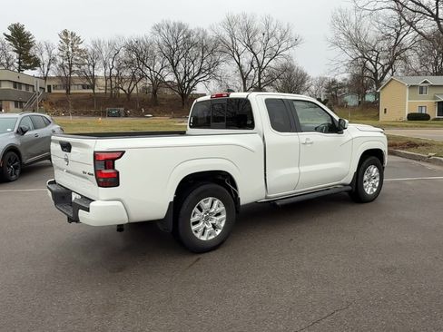 Used 2022 Nissan Frontier SV image 9