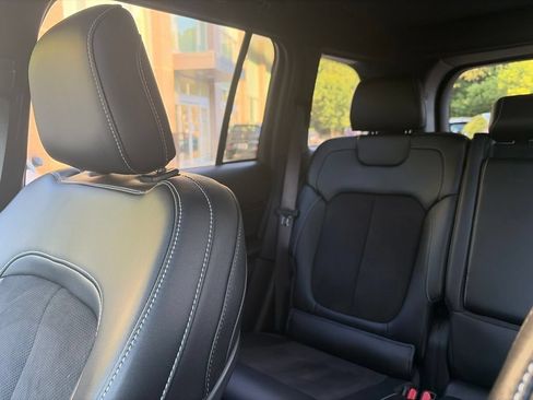 Used 2023 Jeep Grand Cherokee Altitude AWD/4WD image 6