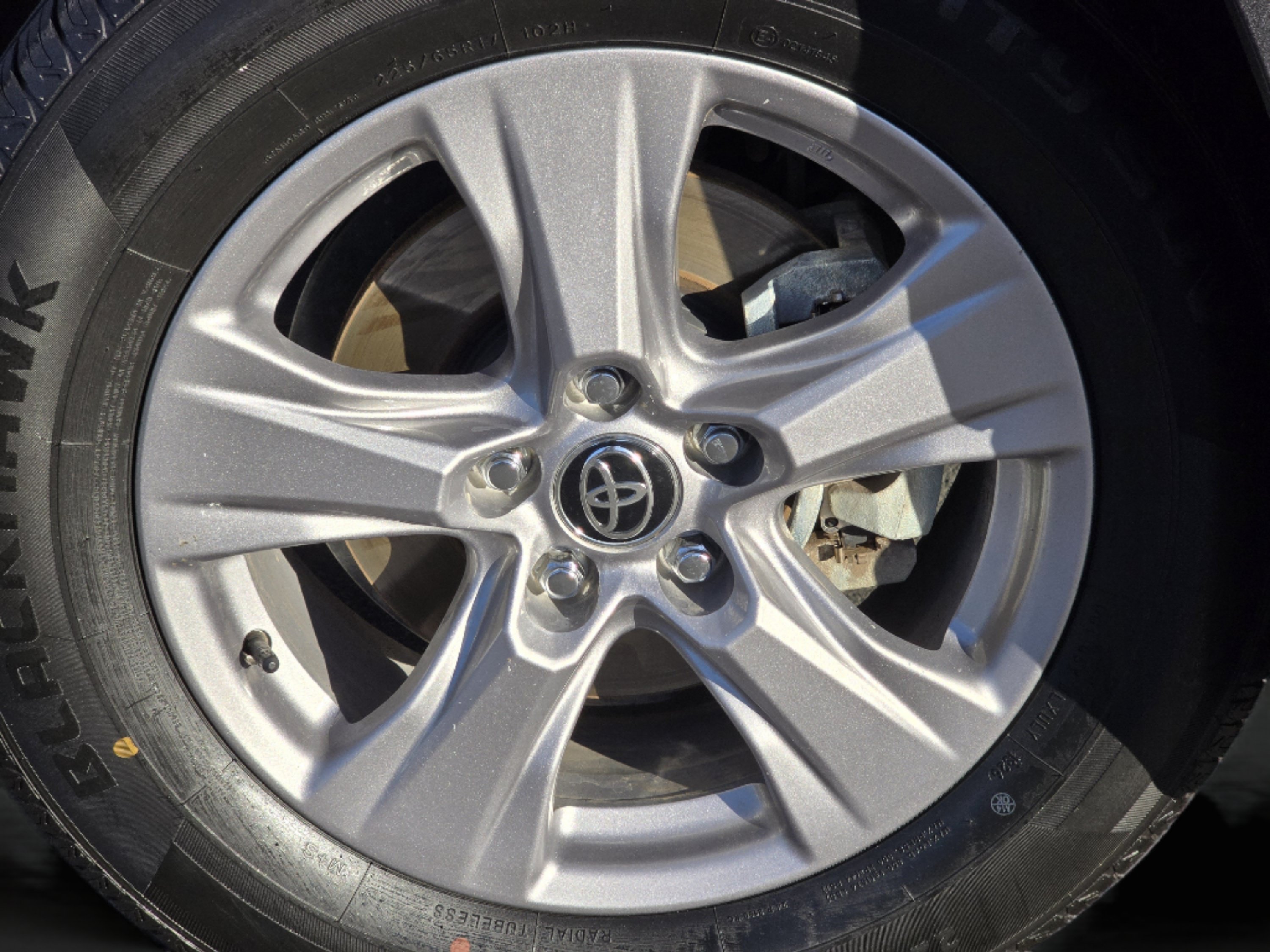 Used 2025 Toyota RAV4 XLE AWD/4WD image 23