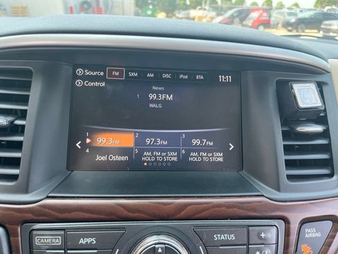 Used 2017 Nissan Pathfinder Platinum FWD image 28