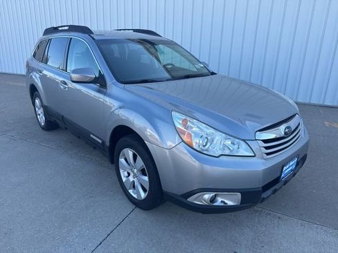 Used 2011 Subaru Outback 2.5i Premium w/ All-Weather Pkg AWD/4WD image 2