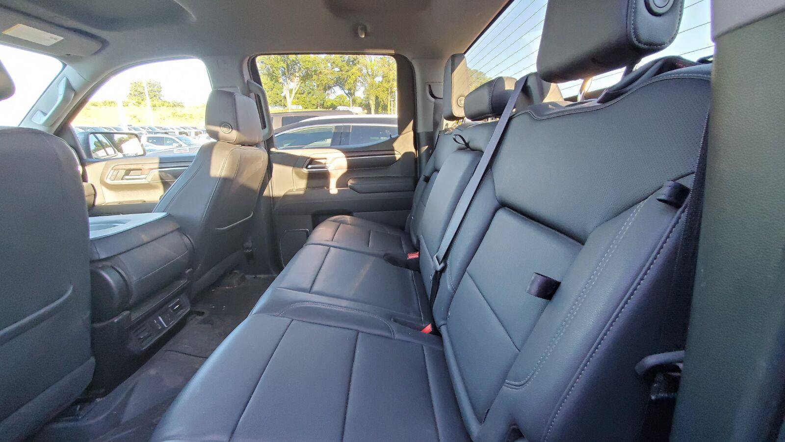 Used 2022 GMC Sierra 1500 SLT AWD/4WD image 5