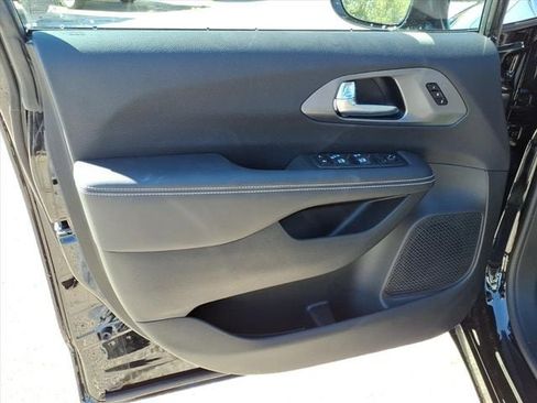 New 2026 Chrysler Pacifica Select w/ S Appearance Package image 17