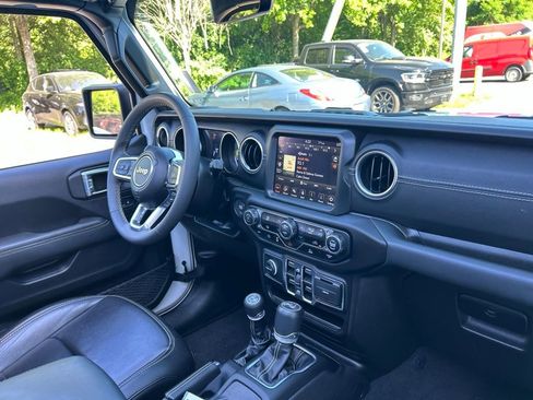 Used 2023 Jeep Wrangler Unlimited Sahara AWD/4WD image 42
