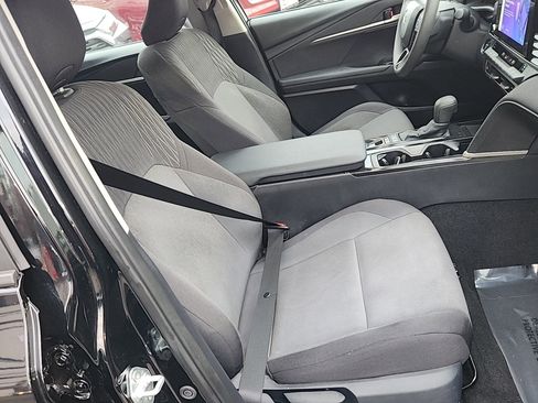 Used 2025 Toyota Camry LE image 29