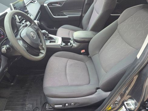 Used 2019 Toyota RAV4 XLE image 4