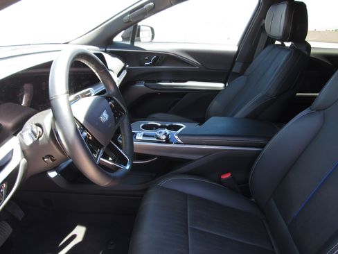 Used 2024 Cadillac Lyriq Sport RWD image 15