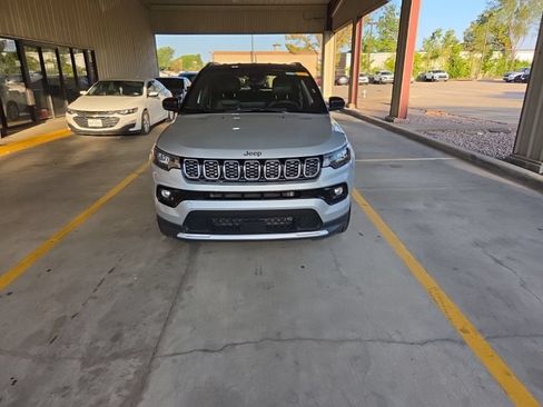 Used 2025 Jeep Compass Limited AWD/4WD image 5