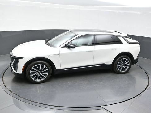 Certified 2024 Cadillac Lyriq Sport AWD/4WD image 32