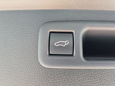 Used 2025 Toyota Highlander Limited AWD/4WD image 61