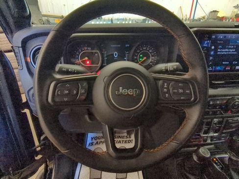 Used 2025 Jeep Gladiator Mojave w/ Convenience Group image 14