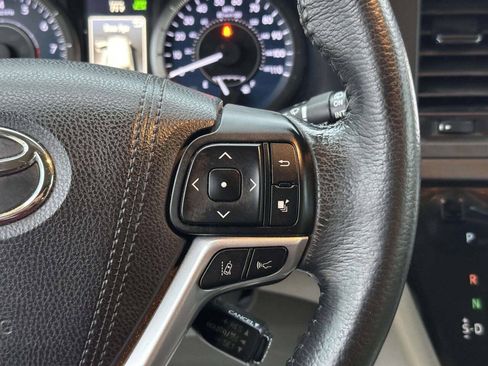 Used 2018 Toyota Sienna XLE FWD image 31