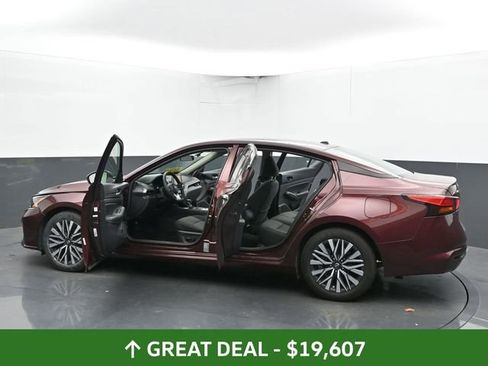 Used 2024 Nissan Altima 2.5 SV image 55