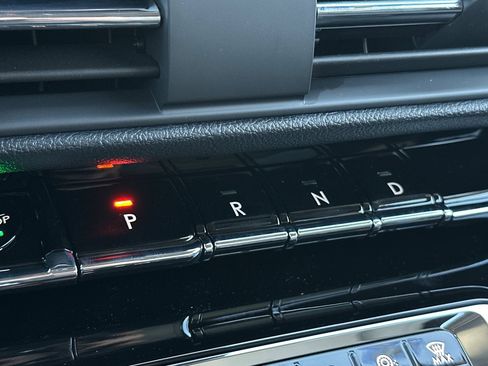 New 2025 Lincoln Corsair Premiere w/ Equipment Group 101A image 21