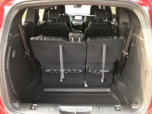 New 2025 Chrysler Pacifica Select w/ Fav Edition Package image 23