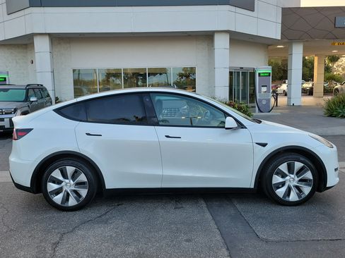 Used 2020 Tesla Model Y Long Range AWD/4WD image 5