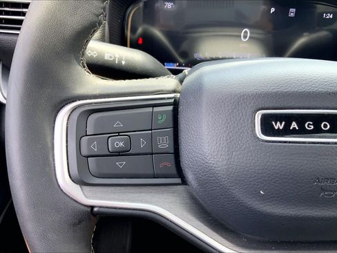 Used 2025 Jeep Wagoneer Series III w/ Premium Group I AWD/4WD image 24