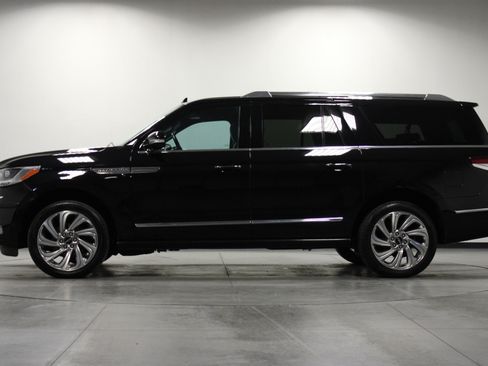 Used 2024 Lincoln Navigator L 4WD image 7