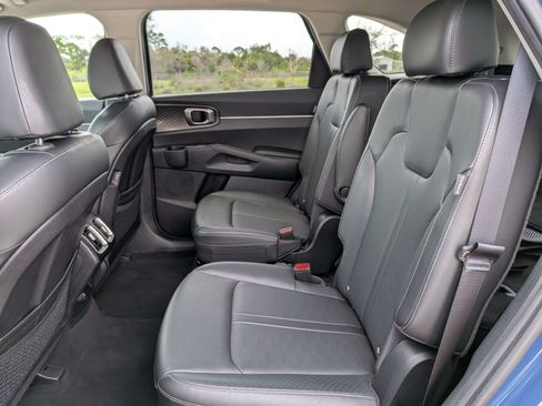 Used 2024 Kia Sorento EX FWD image 17