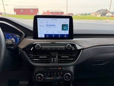 Certified 2020 Ford Escape Titanium AWD/4WD image 16