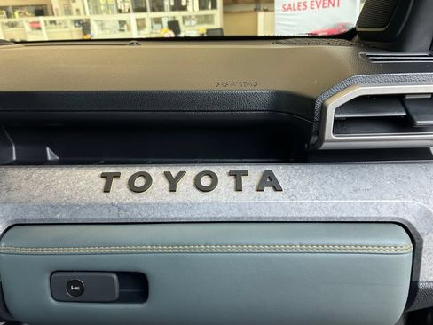 Used 2025 Toyota Tacoma 4x4 Double Cab Hybrid image 16