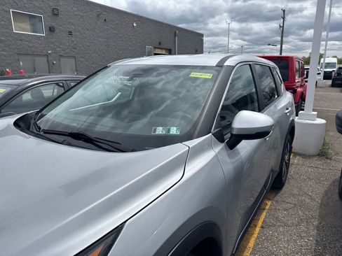 Used 2022 Nissan Rogue SV AWD/4WD image 15