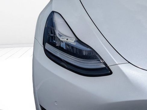 Used 2022 Tesla Model Y Long Range AWD/4WD image 9