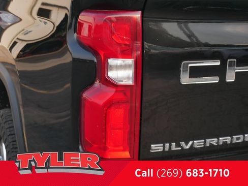 Used 2024 Chevrolet Silverado 2500 High Country w/ High Country Premium Package AWD/4WD image 15