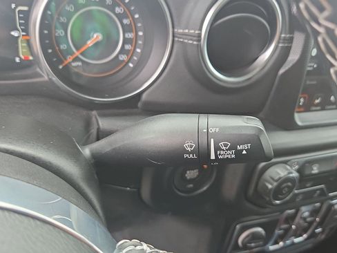 Used 2021 Jeep Gladiator Overland w/ Uconnect 4C Nav & Sound Group AWD/4WD image 27