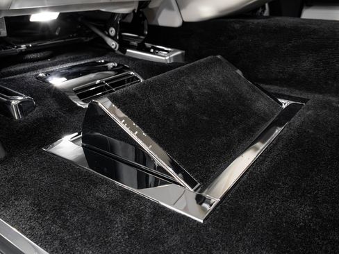 Used 2019 Rolls-Royce Phantom Sedan image 50