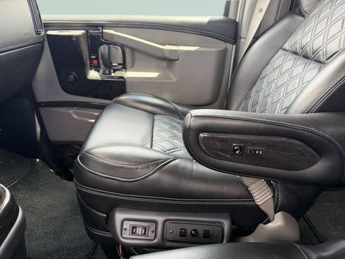 Used 2021 Chevrolet Express 2500 RWD image 21