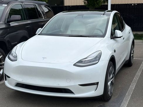 Used 2021 Tesla Model Y Long Range image 2