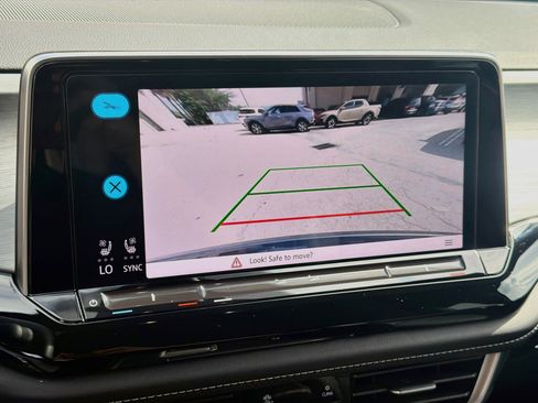 Certified 2024 Volkswagen Atlas Cross Sport SE FWD image 13