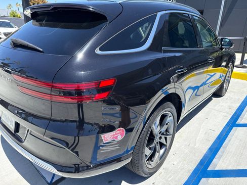 Used 2023 Genesis Electrified GV70 AWD/4WD image 8